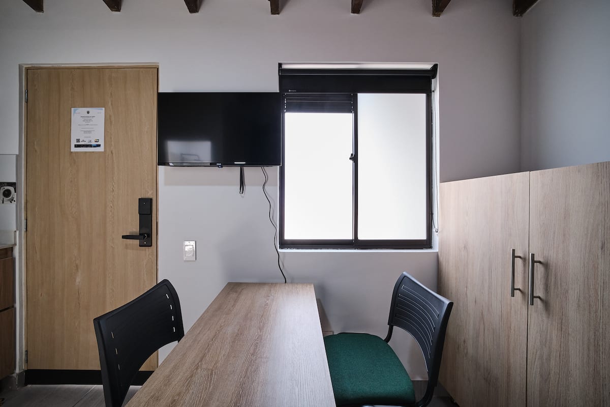 Apartaestudio moderno en laureles con A/C, WIFI