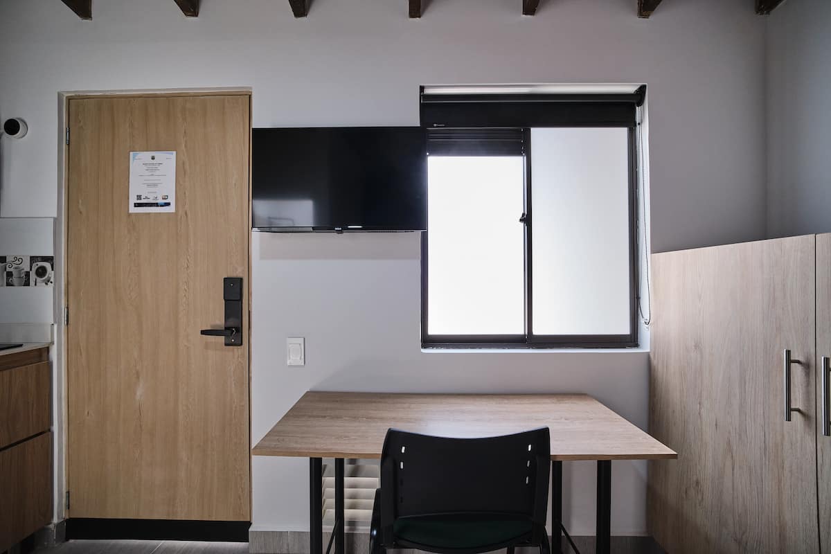 Apartaestudio moderno en laureles con A/C, WIFI