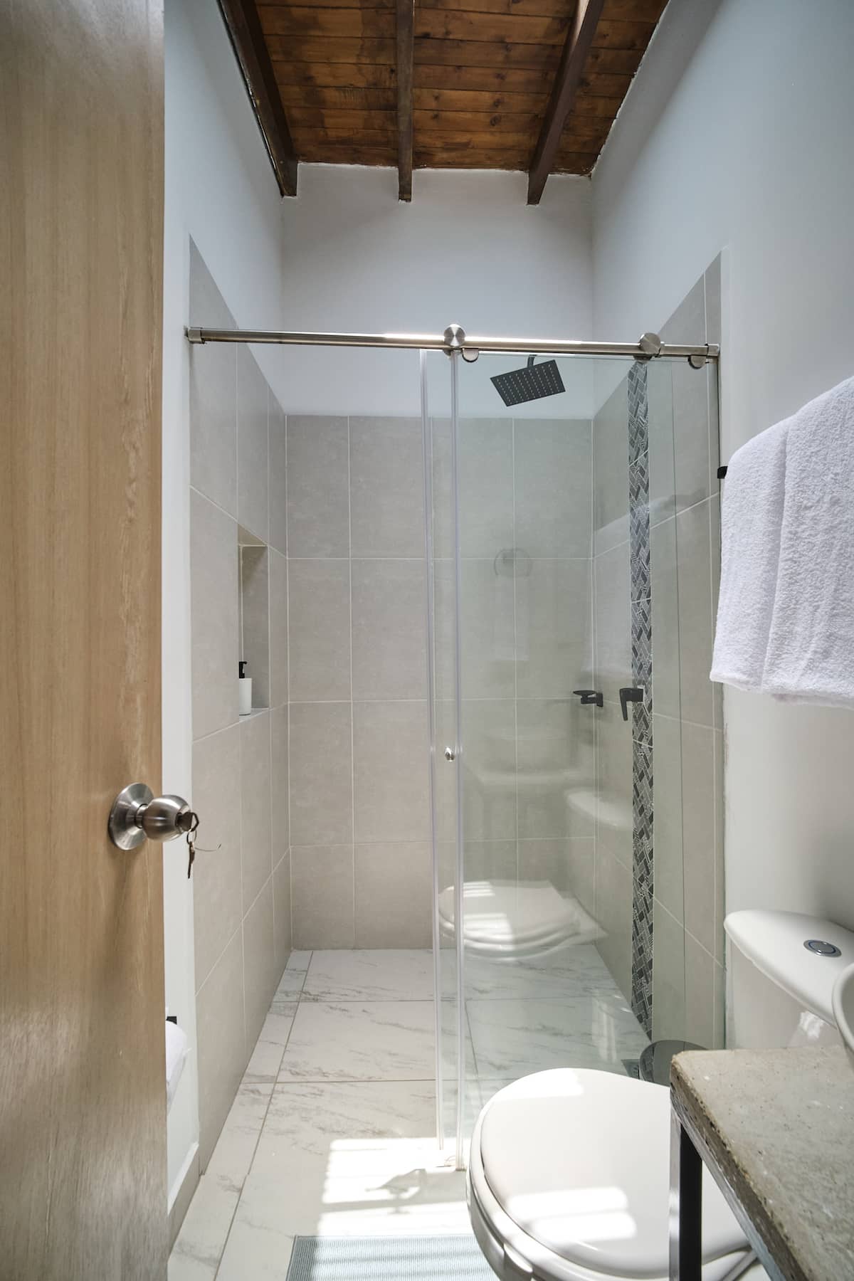 Apartaestudio moderno en laureles con A/C, WIFI
