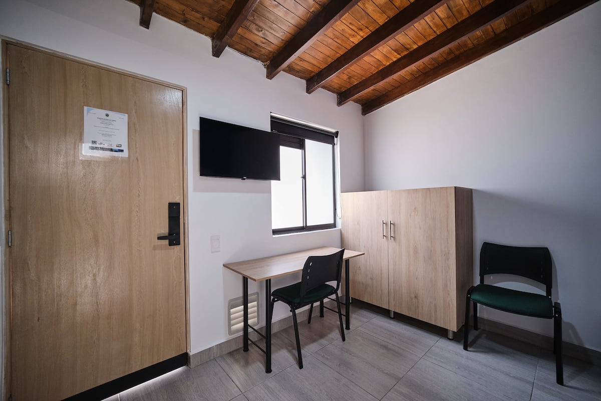 Apartaestudio moderno en laureles con A/C, WIFI