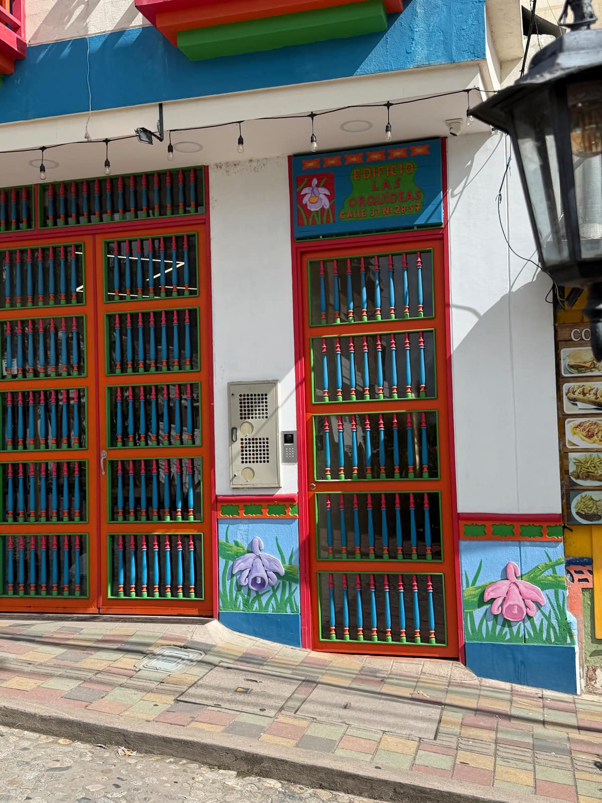 Apto en centro de Guatapé junto a calle sombrillas