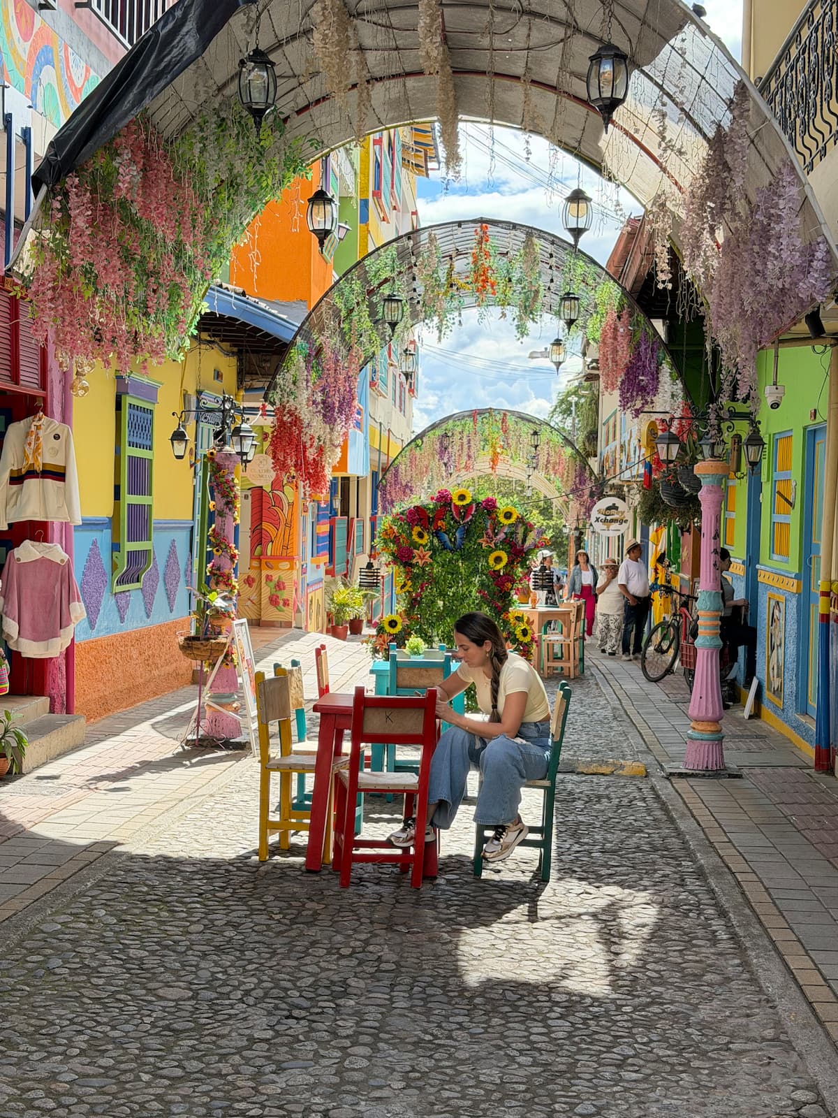 Apto en centro de Guatapé junto a calle sombrillas