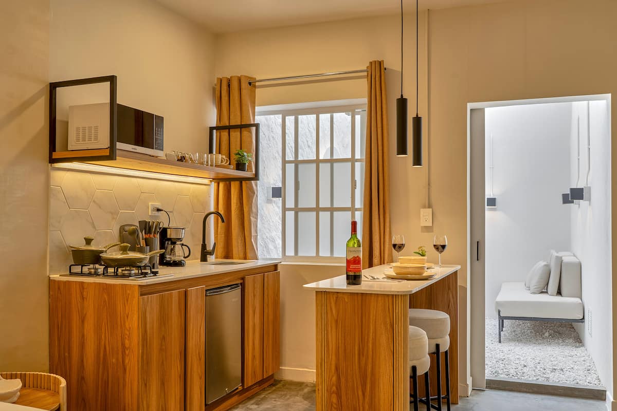 Aura ~ Loft zen con patio y jacuzzi + aire acondicionado