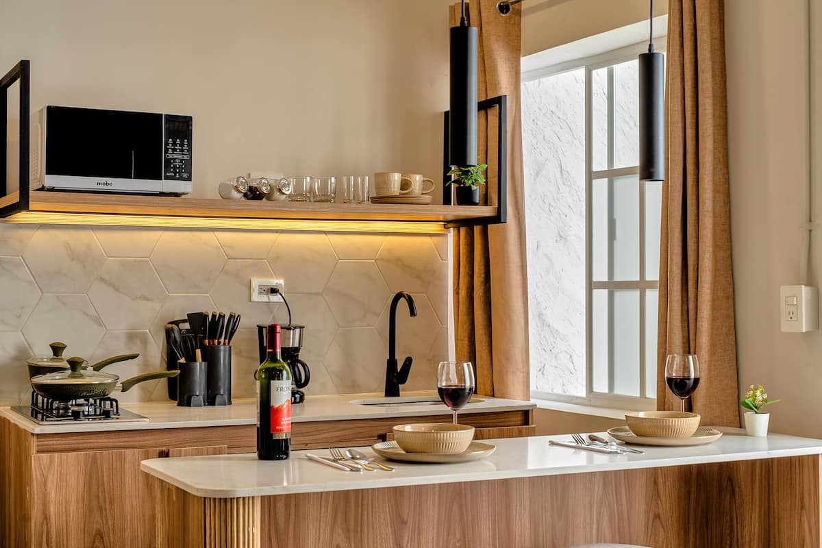 Aura ~ Loft zen con patio y jacuzzi + aire acondicionado