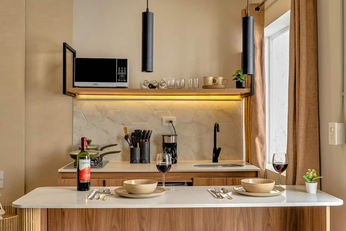 Aura ~ Loft zen con patio y jacuzzi + aire acondicionado