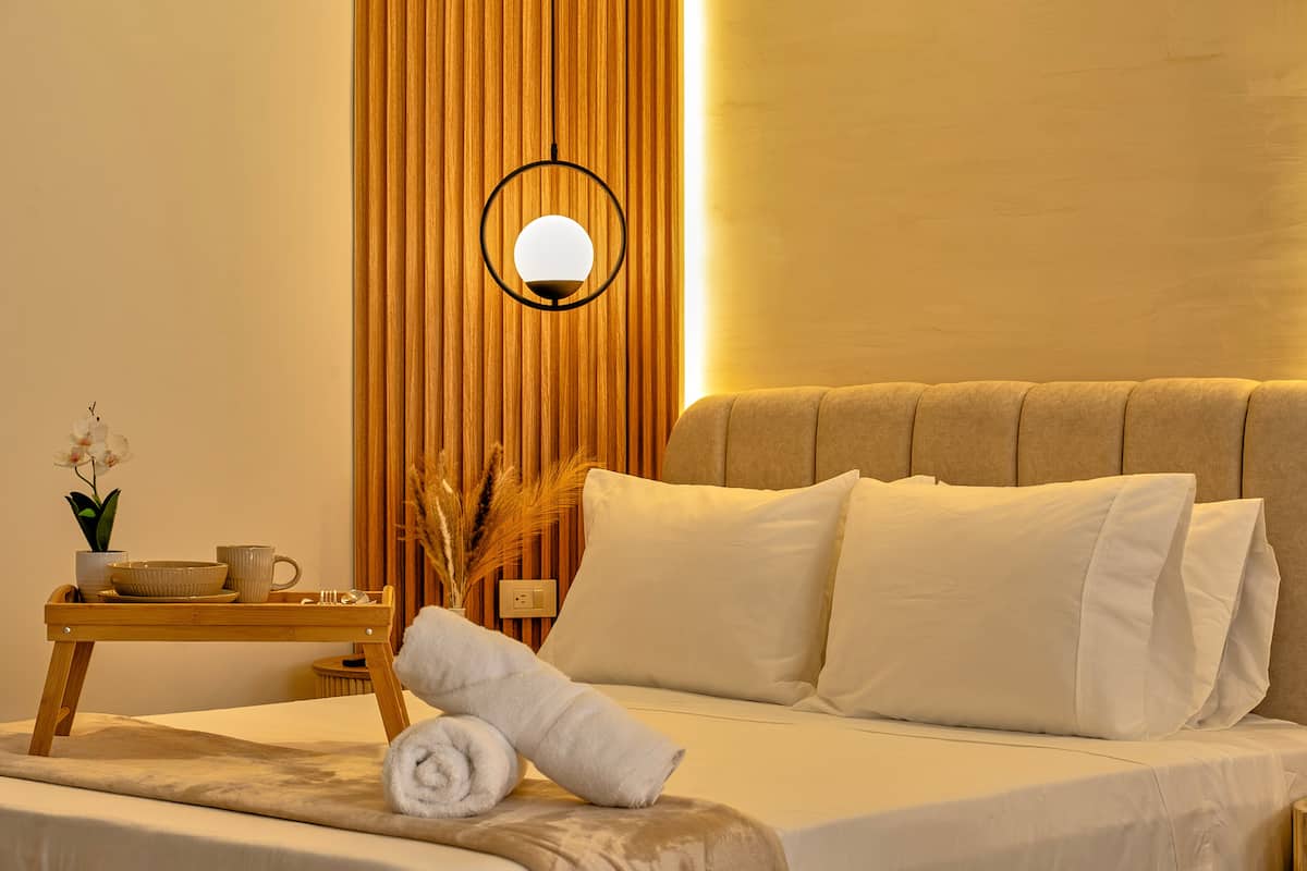Aura ~ Loft zen con patio y jacuzzi + aire acondicionado