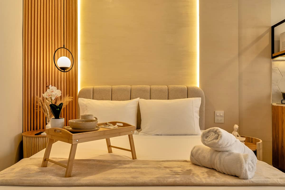 Aura ~ Loft zen con patio y jacuzzi + aire acondicionado