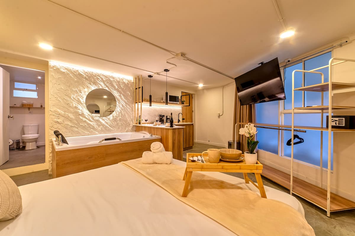 Aura ~ Origen Loft, Jacuzzi & Style + AC