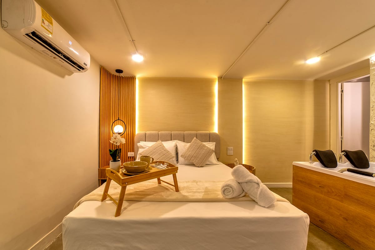 Aura ~ Origen Loft, Jacuzzi & Style + AC