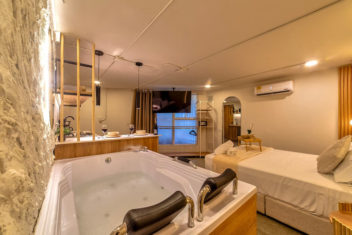 Aura ~ Origen Loft, Jacuzzi & Style + AC