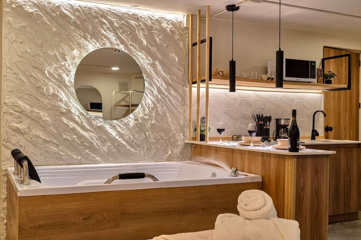 Aura ~ Origen Loft, Jacuzzi & Style + AC