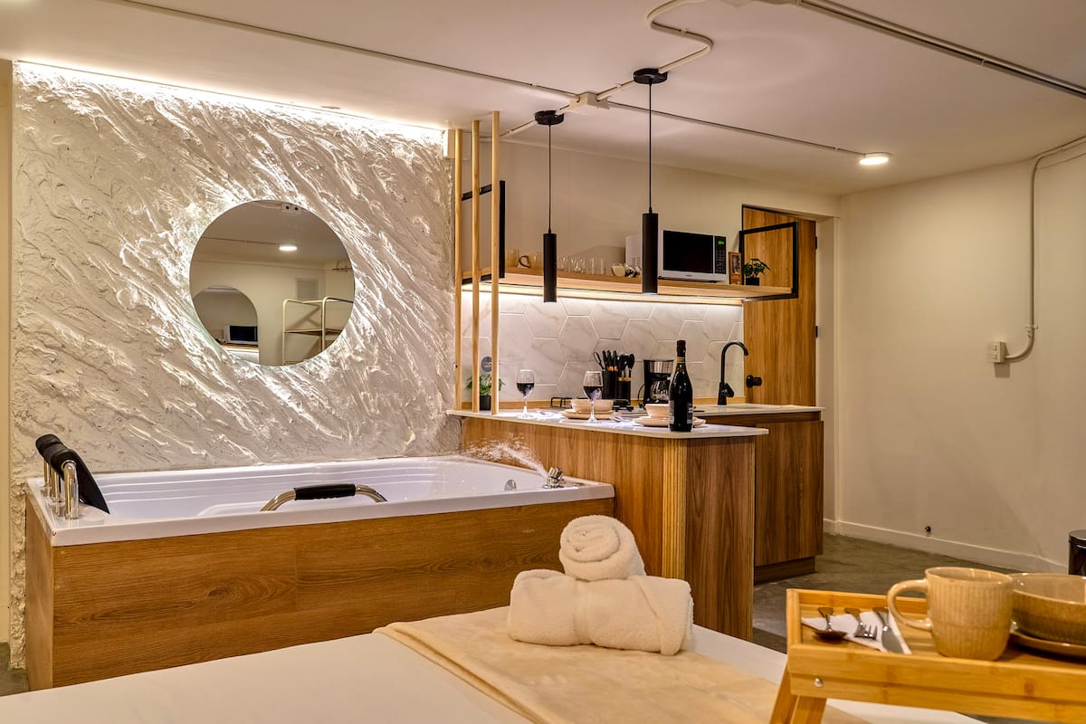 Aura ~ Origen Loft, Jacuzzi & Style + AC