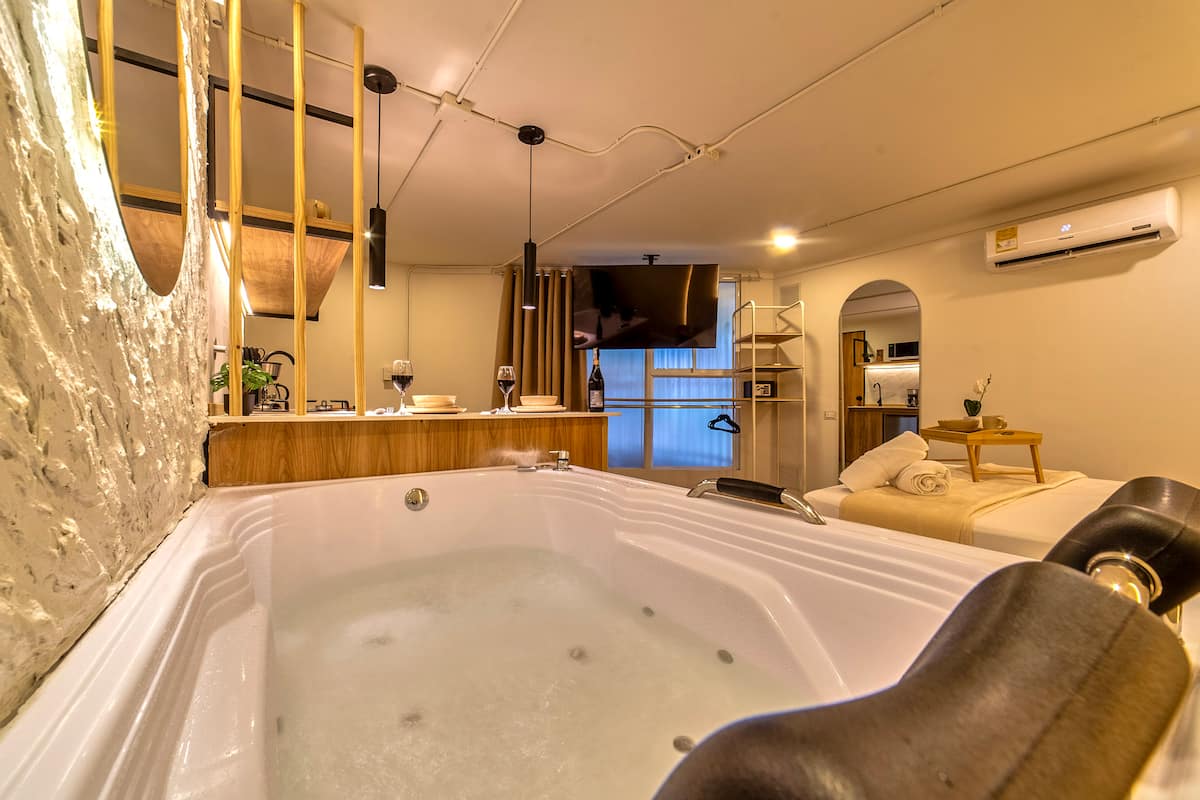 Aura ~ Origen Loft, Jacuzzi & Style + AC