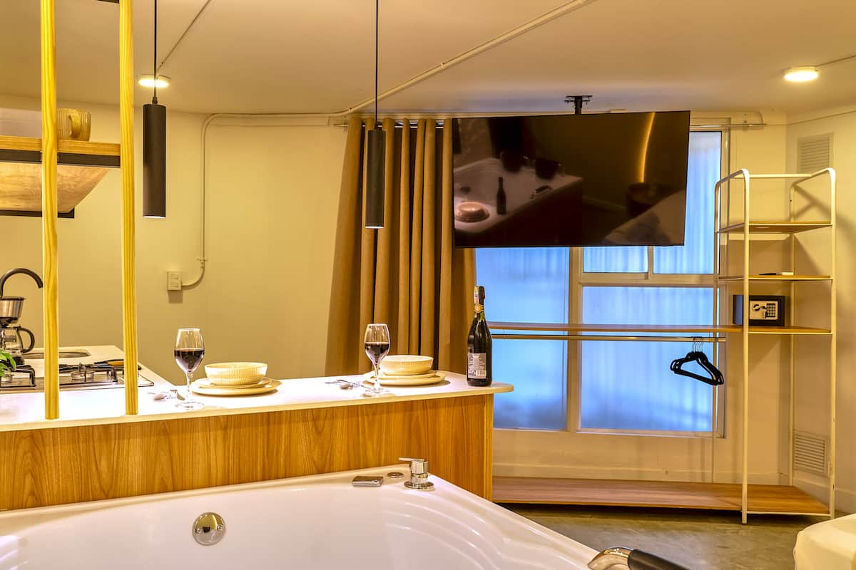 Aura ~ Origen Loft, Jacuzzi & Style + AC