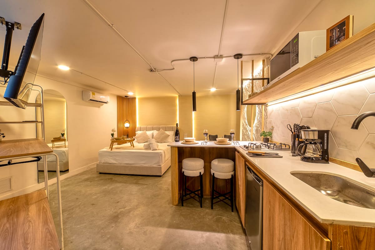 Aura ~ Origen Loft, Jacuzzi & Style + AC