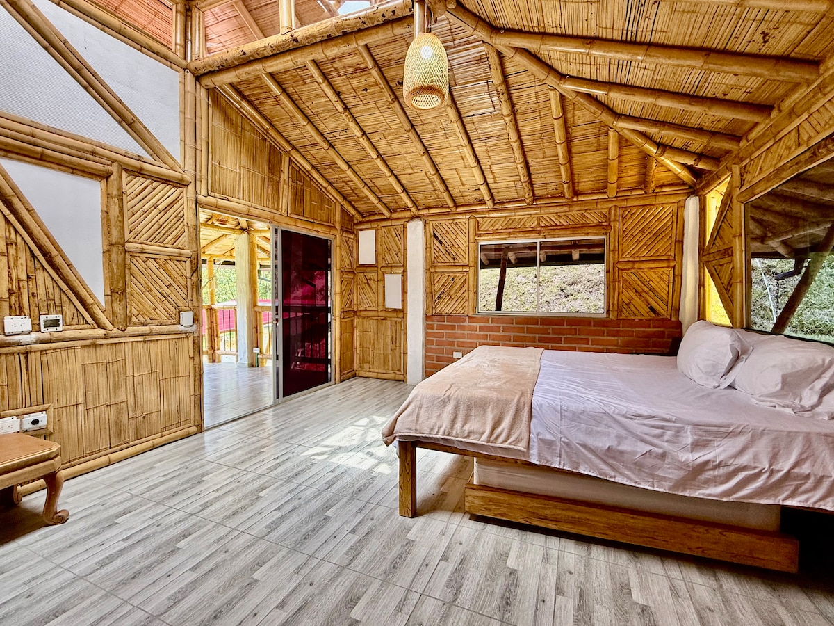 Eco Lodge con jacuzzi y piscinas naturales en el río