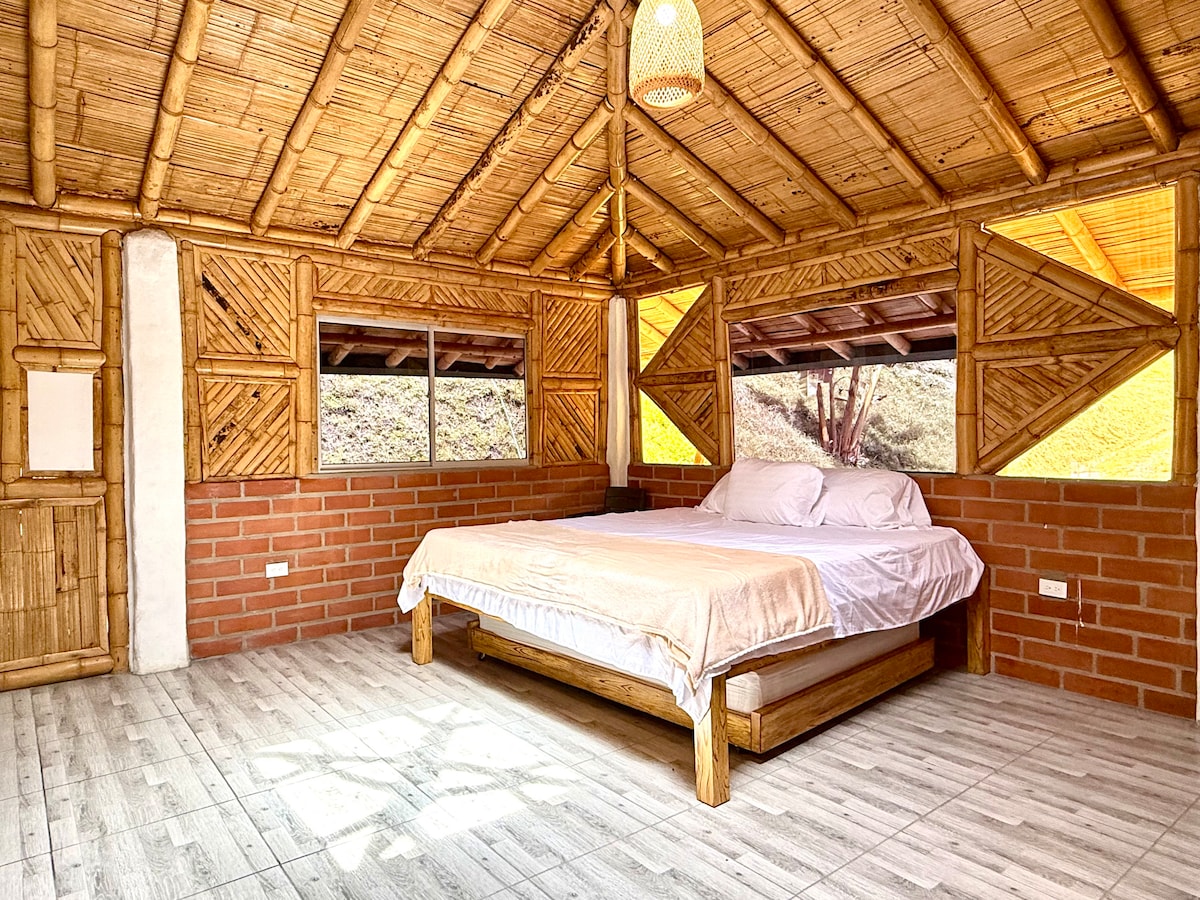 Eco Lodge con jacuzzi y piscinas naturales en el río