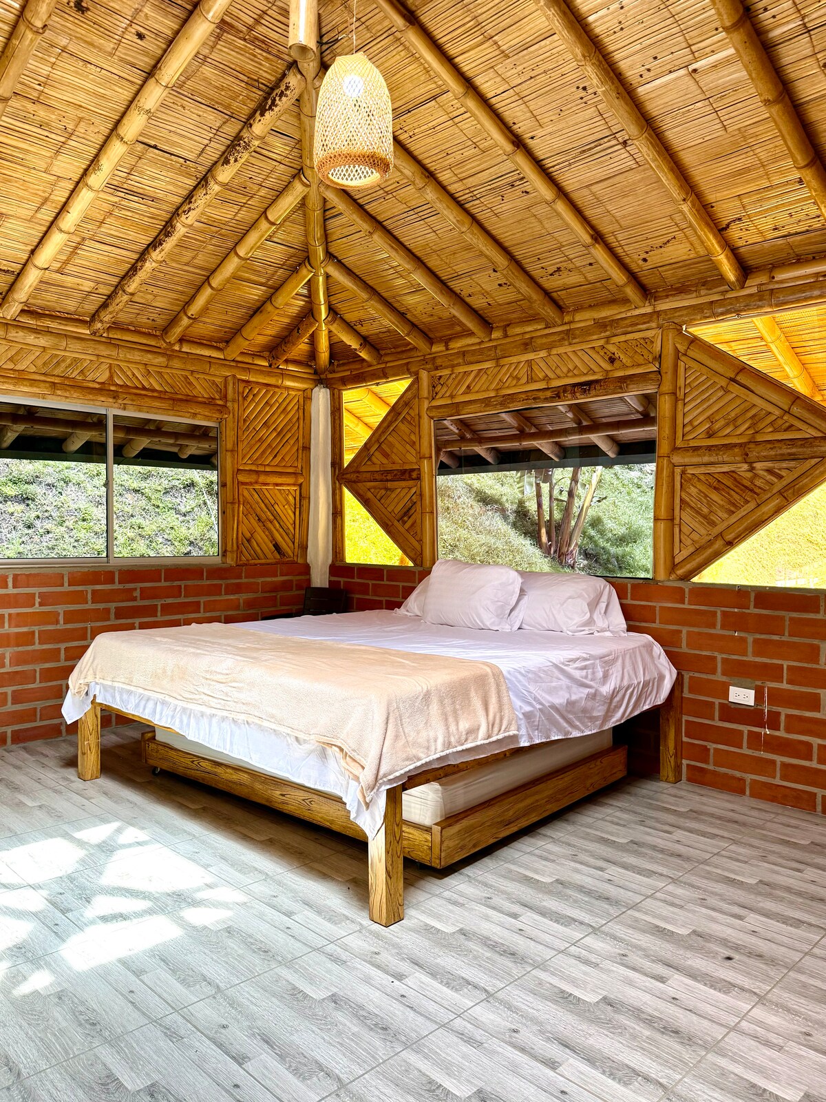 Eco Lodge con jacuzzi y piscinas naturales en el río