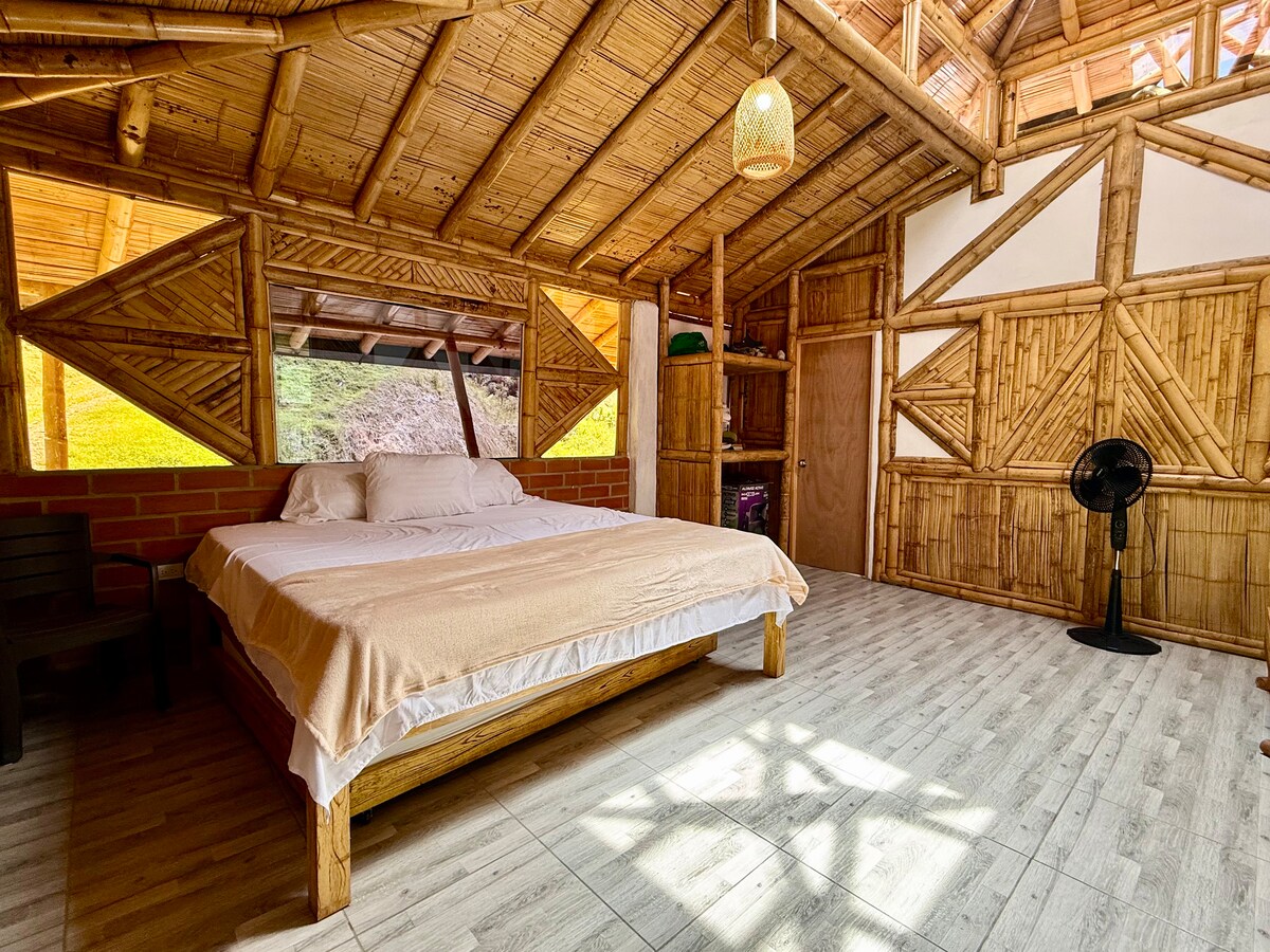 Eco Lodge con jacuzzi y piscinas naturales en el río
