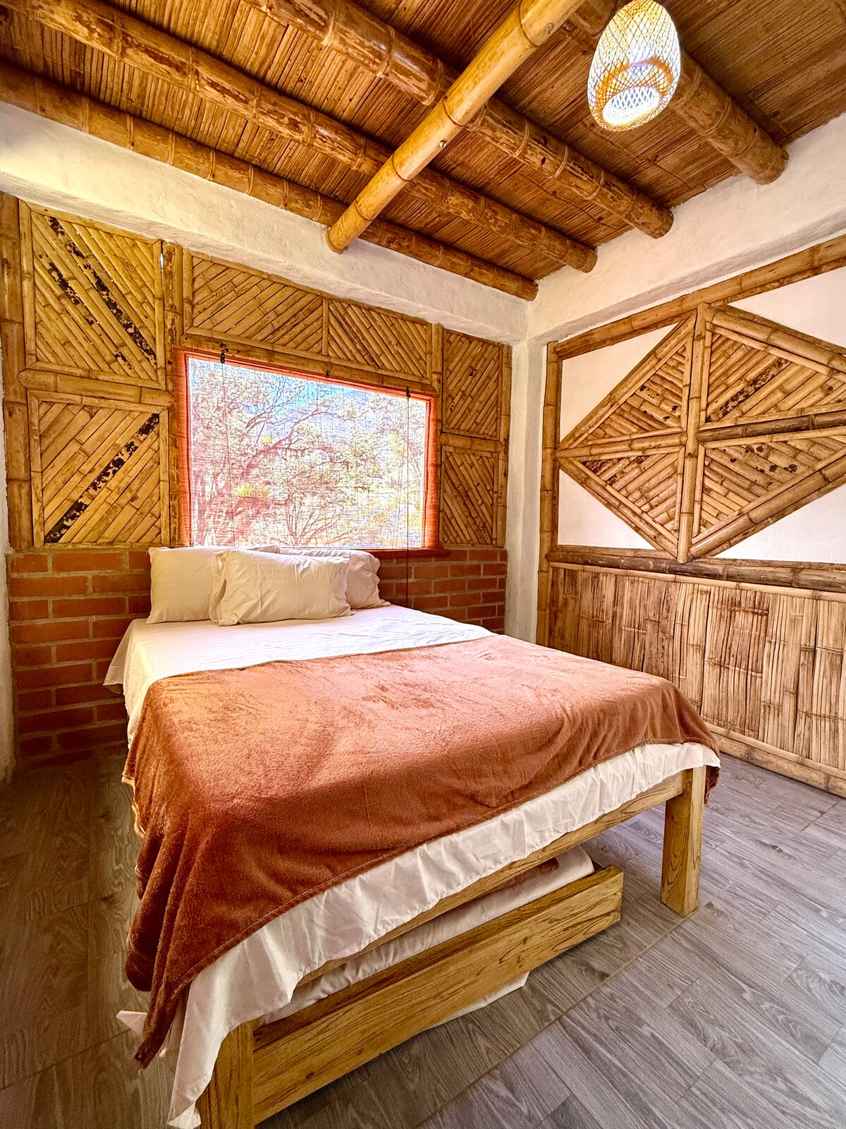 Eco Lodge con jacuzzi y piscinas naturales en el río