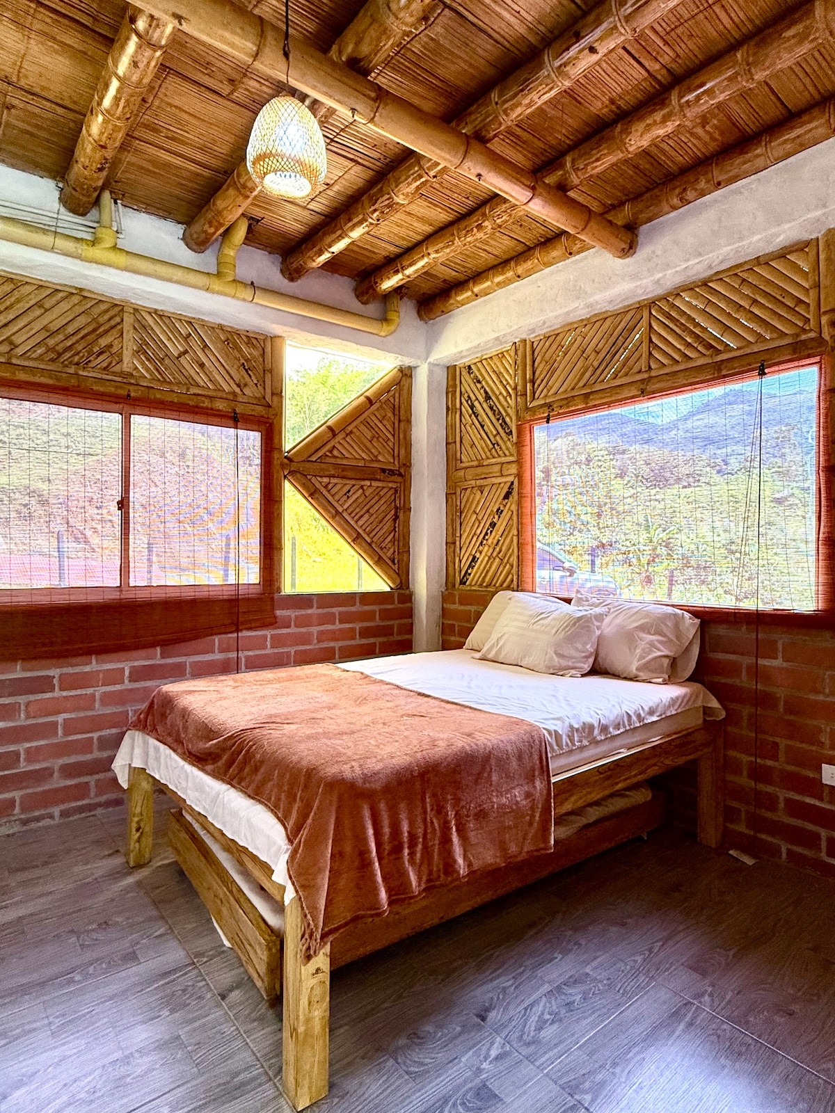 Eco Lodge con jacuzzi y piscinas naturales en el río