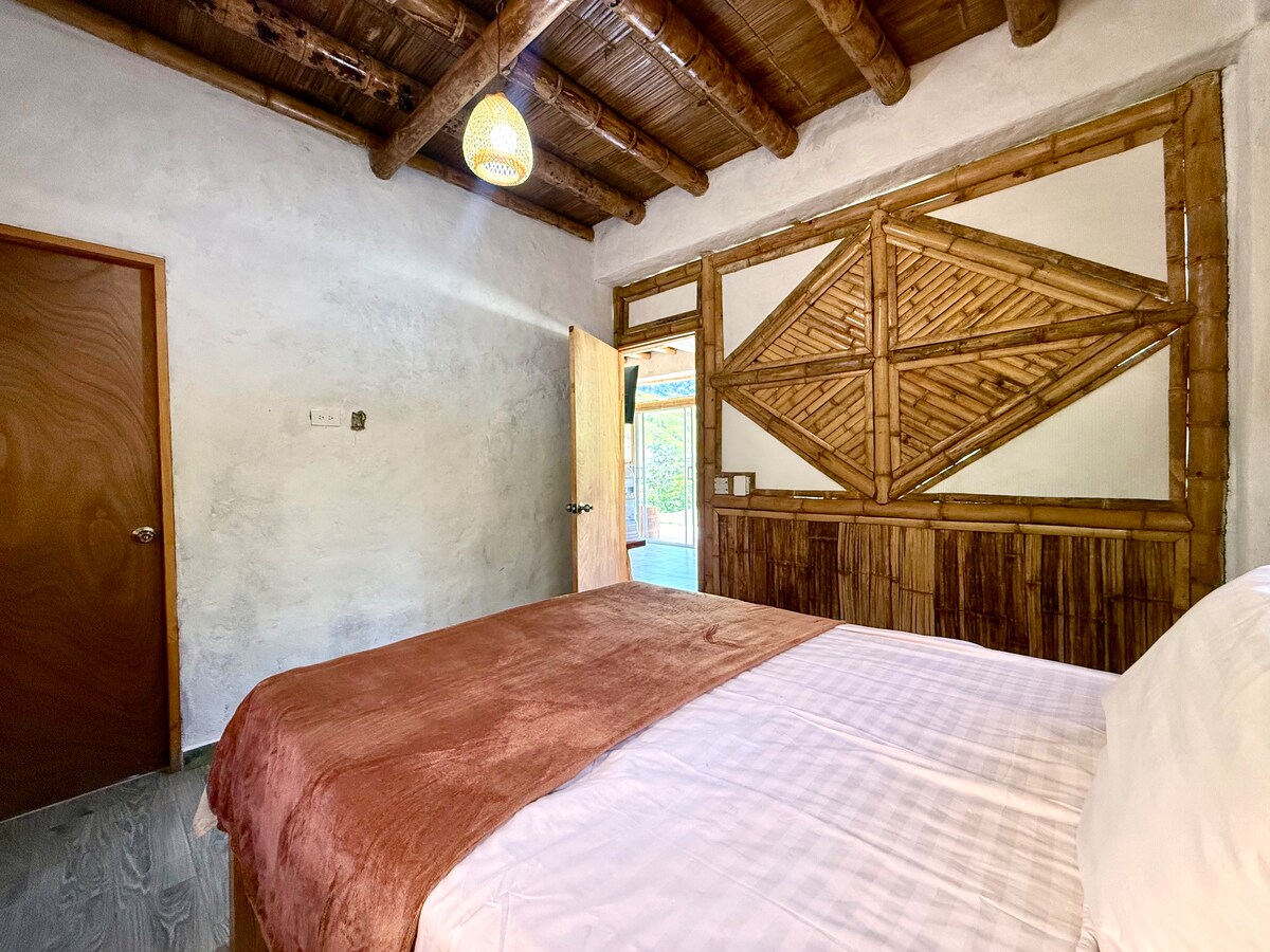 Eco Lodge con jacuzzi y piscinas naturales en el río