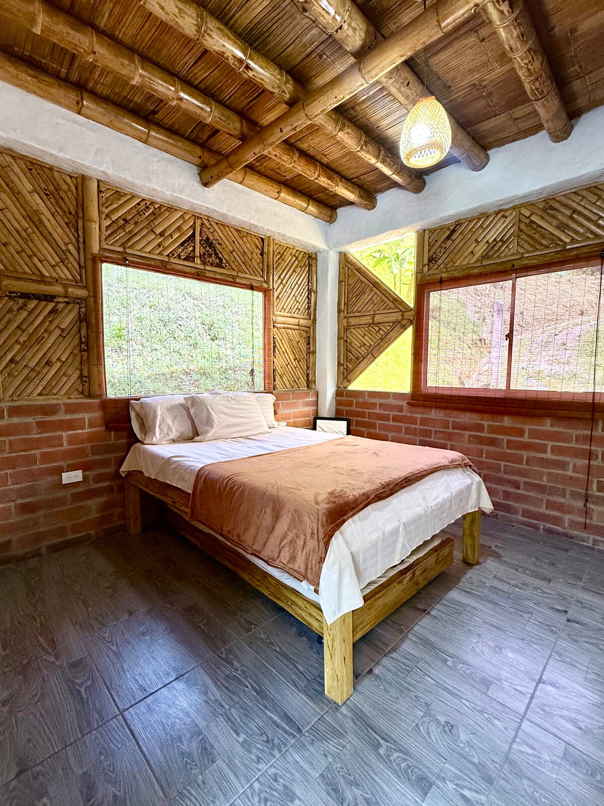 Eco Lodge con jacuzzi y piscinas naturales en el río