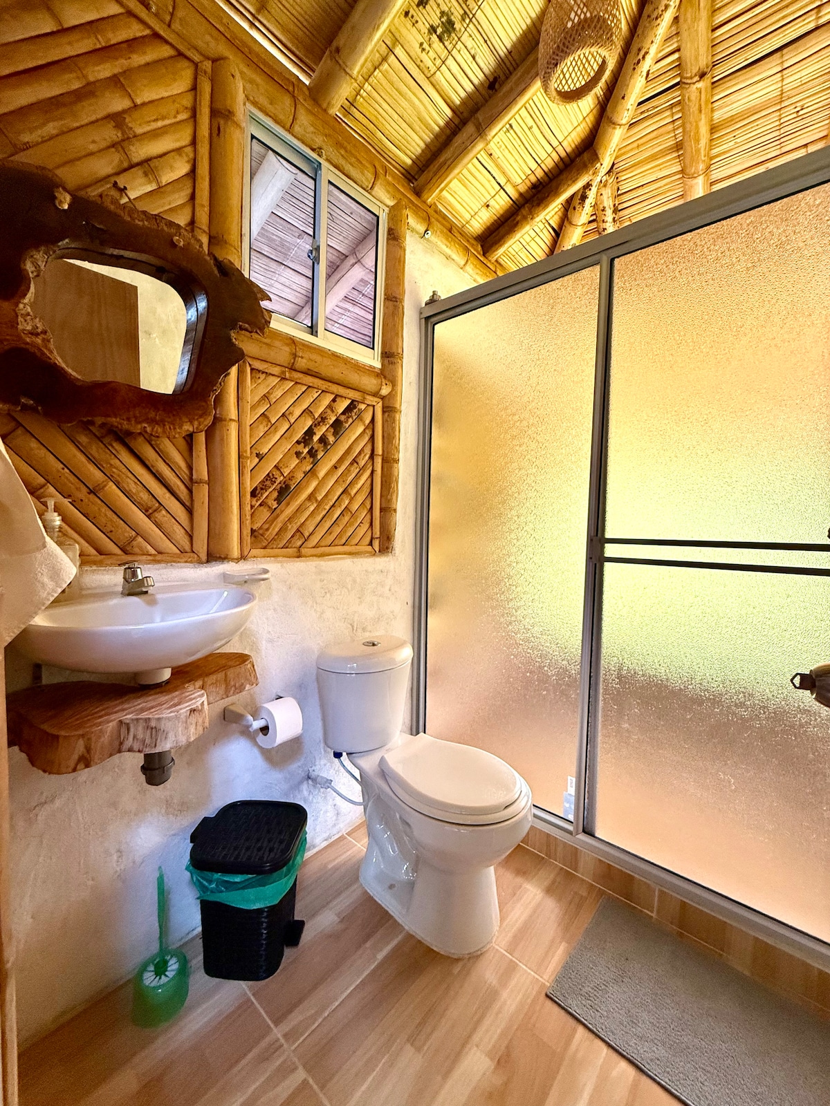 Eco Lodge con jacuzzi y piscinas naturales en el río