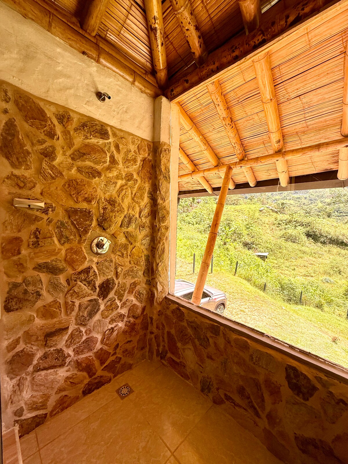 Eco Lodge con jacuzzi y piscinas naturales en el río