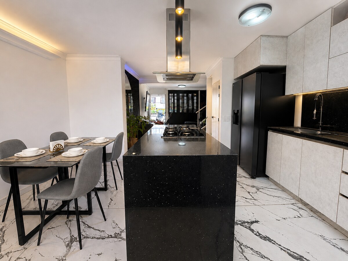 Casa amplia l 3 hab | A/C |Park free | Metro 5 min