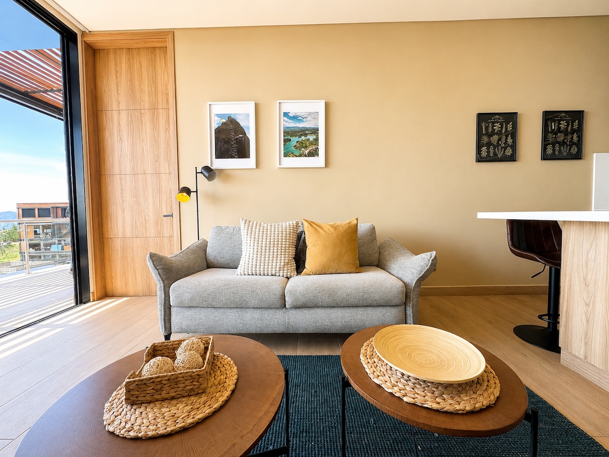 Casa especial en Montecielo: jacuzzi y embalse.