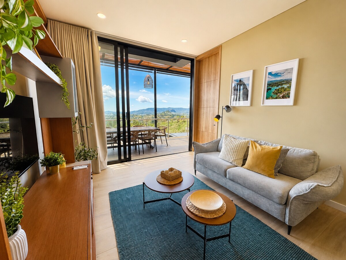 Casa especial en Montecielo: jacuzzi y embalse.