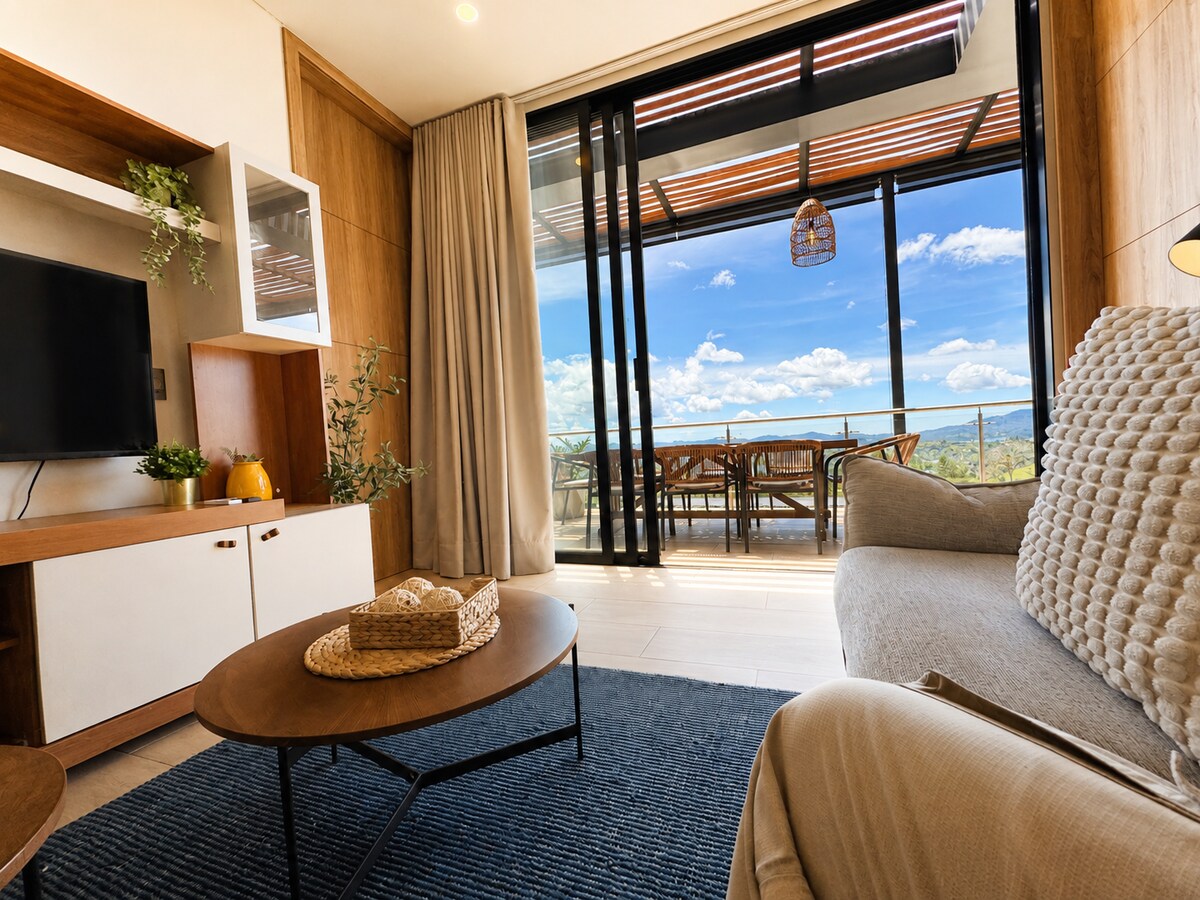 Casa especial en Montecielo: jacuzzi y embalse.
