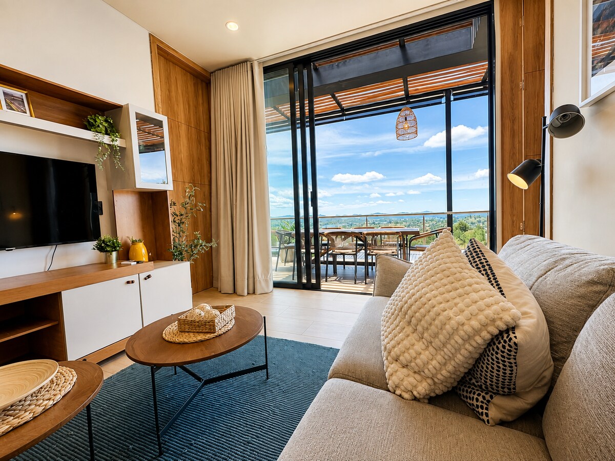 Casa especial en Montecielo: jacuzzi y embalse.