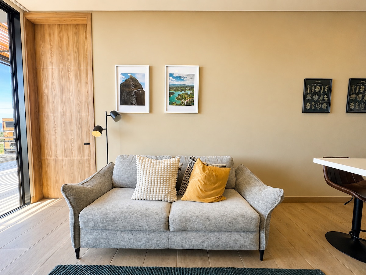 Casa especial en Montecielo: jacuzzi y embalse.