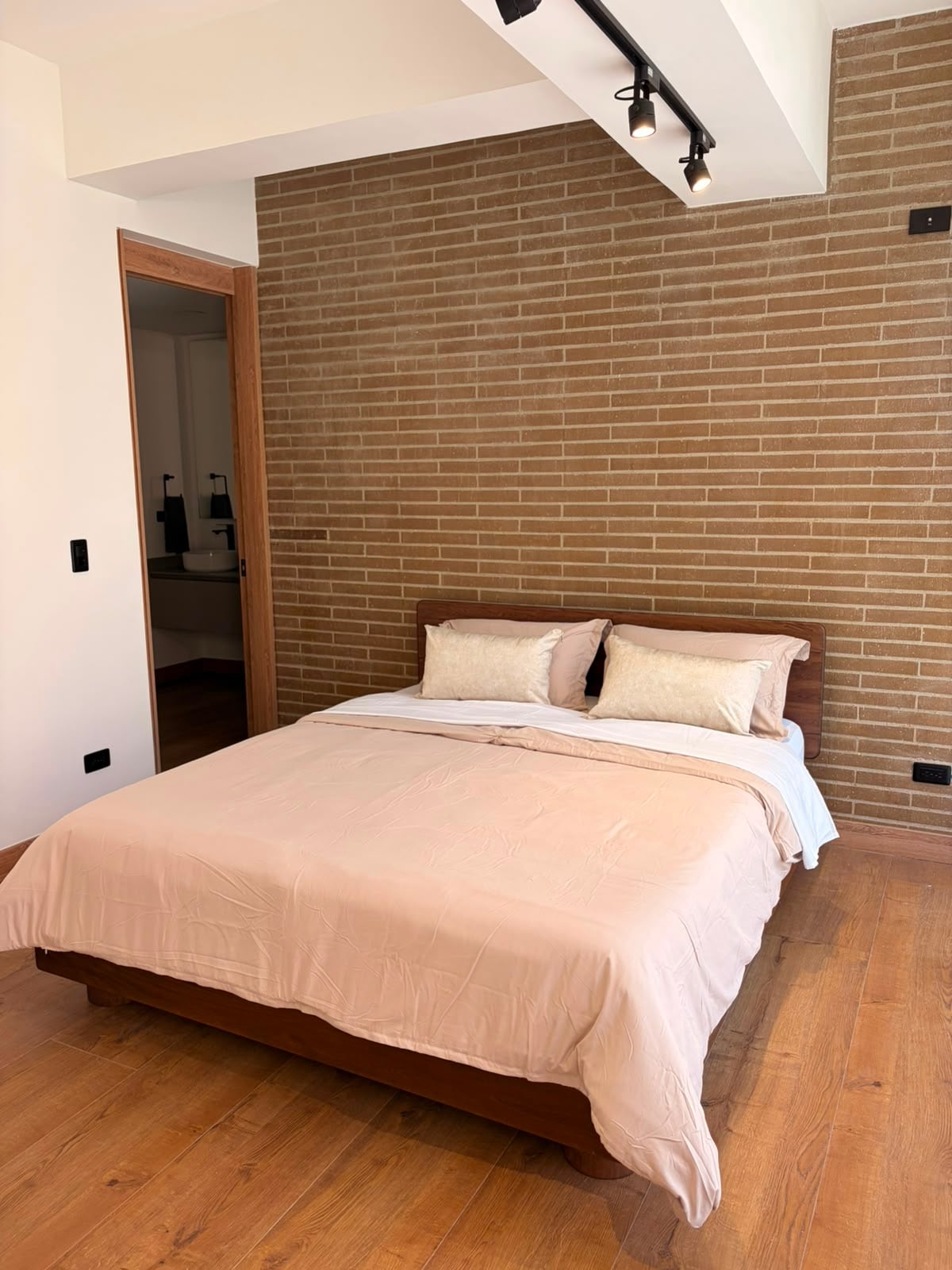 Departamento de lujo y tranquilo de 3 dormitorios en Poblado