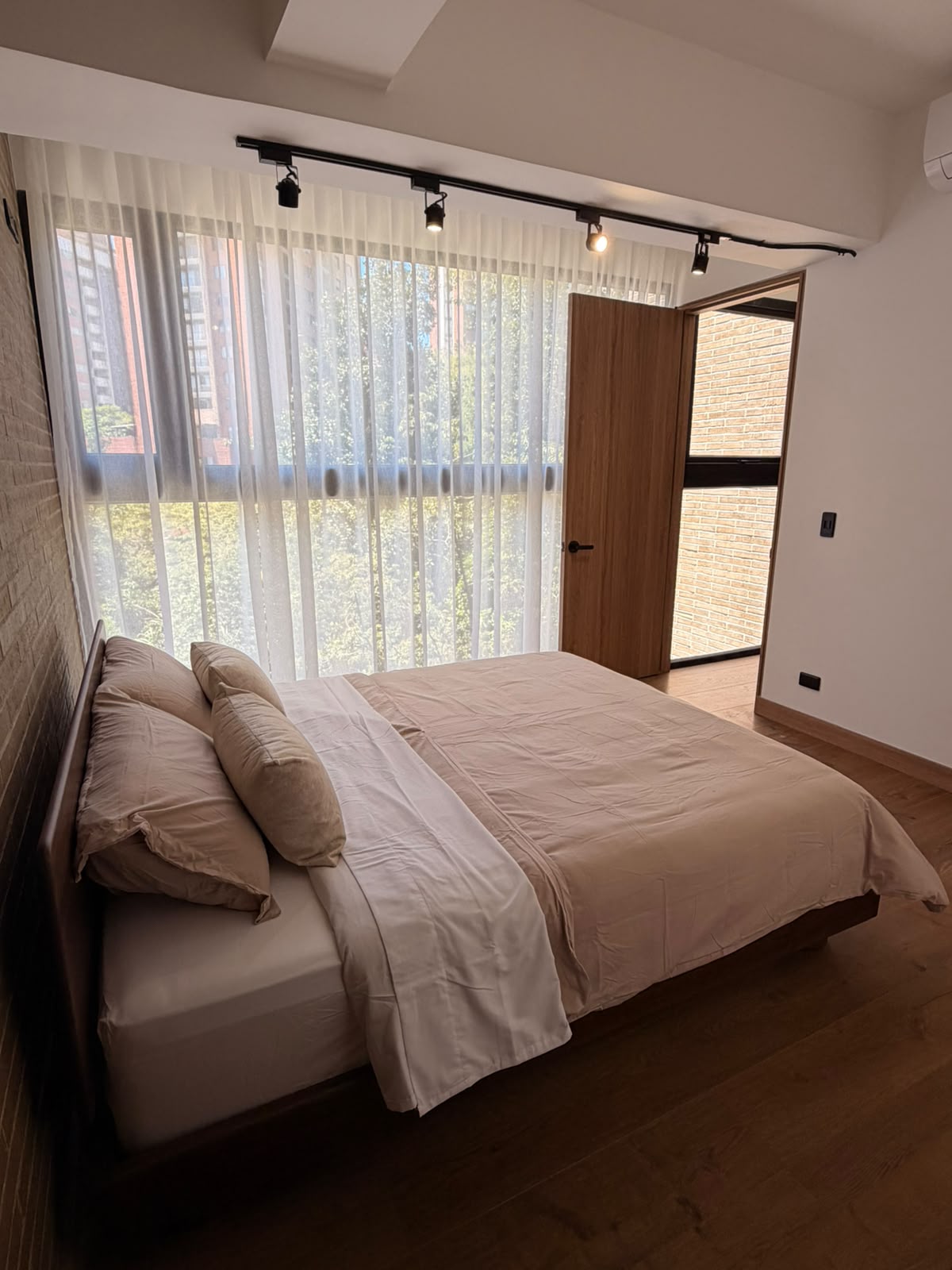 Departamento de lujo y tranquilo de 3 dormitorios en Poblado