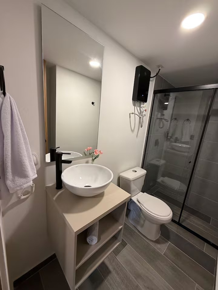 Loft Exclusivo con Aire y Balcón en Laureles