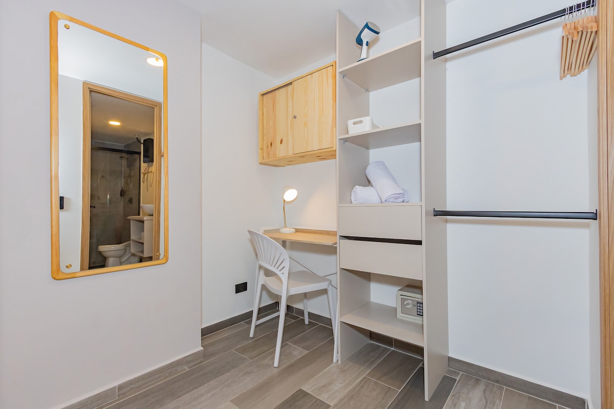 Loft Exclusivo con Aire y Balcón en Laureles
