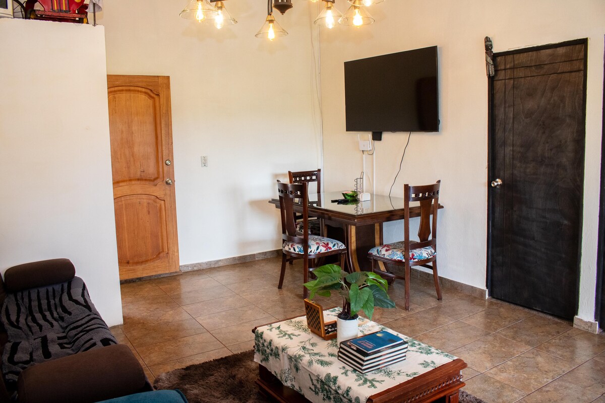 Acogedora Casa De Campo Con Amplios Jardines