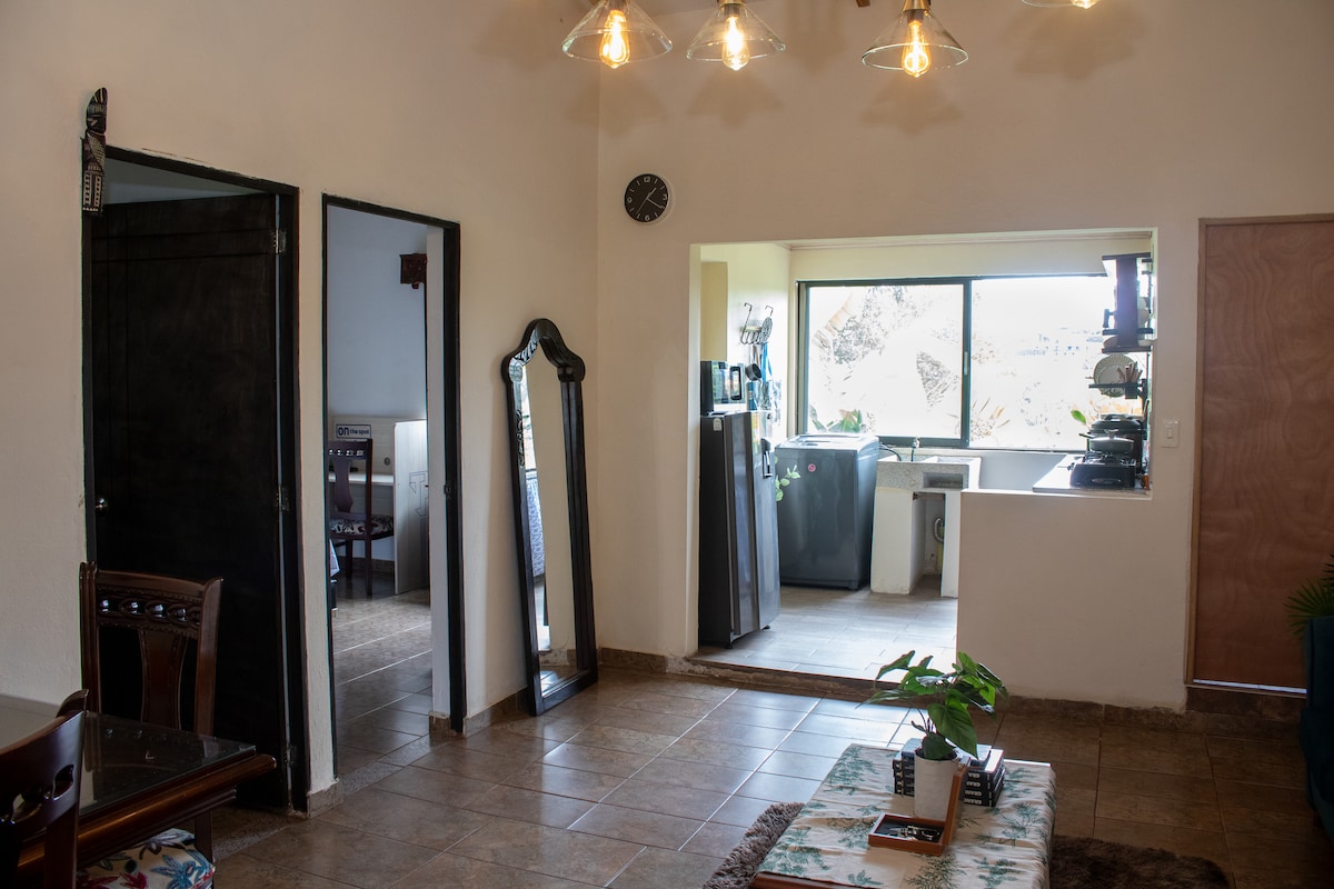 Acogedora Casa De Campo Con Amplios Jardines