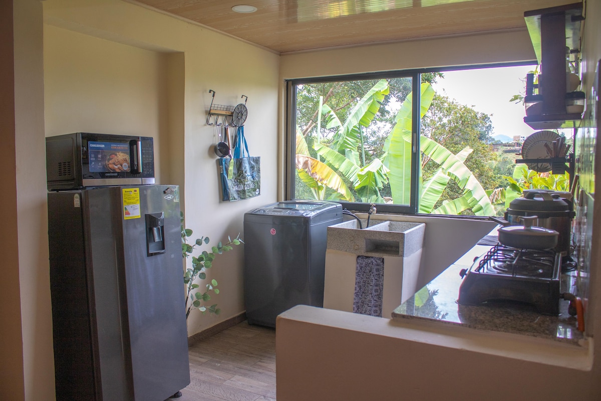 Acogedora Casa De Campo Con Amplios Jardines