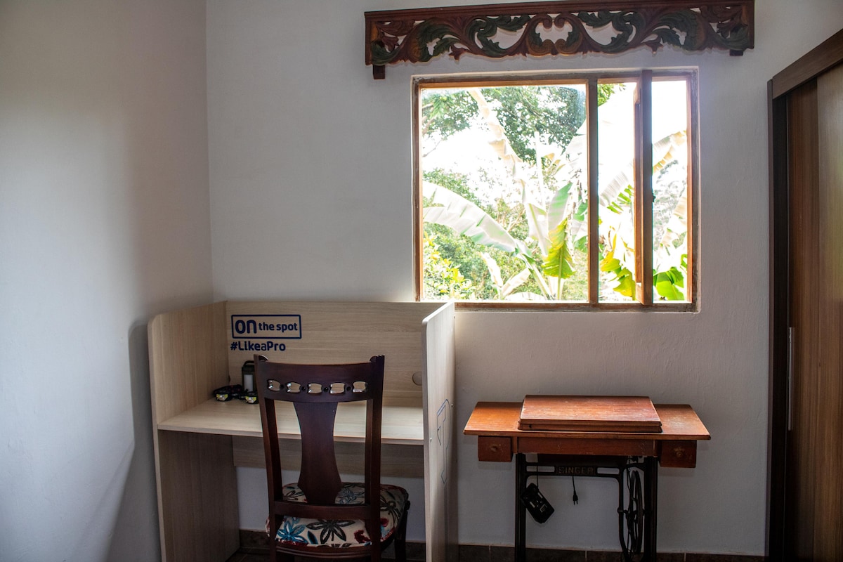Acogedora Casa De Campo Con Amplios Jardines