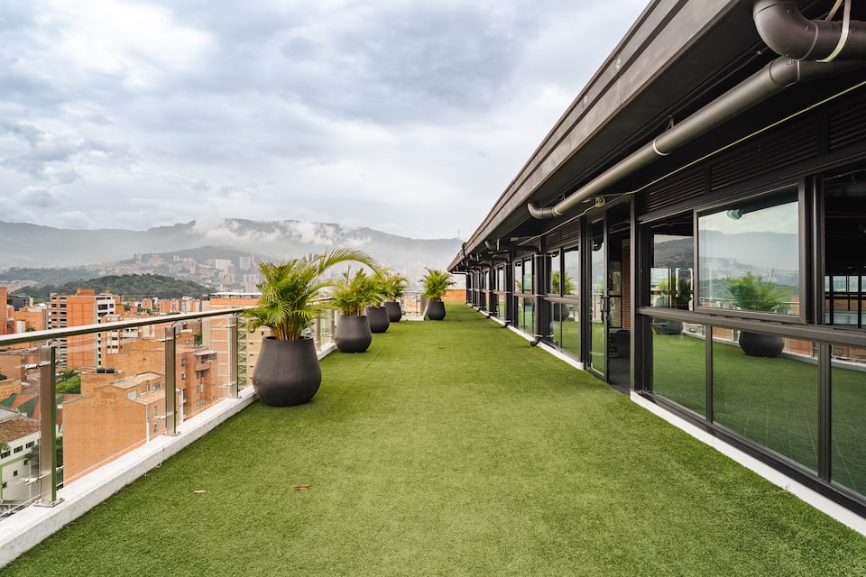 ¡Espectacular apto en Laureles con A/C y Gym!