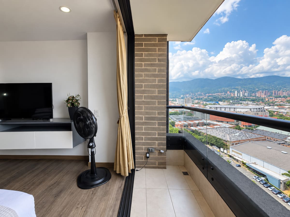 Loft • vista • metro • parqueadero • balcón • wifi