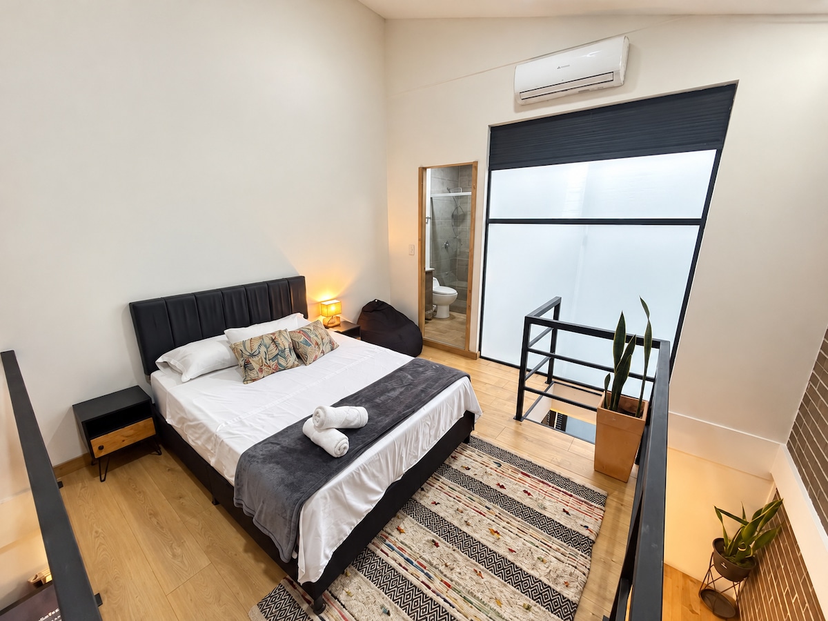 Loft moderno en Laureles | Aire acondicionado + wifi superrápido