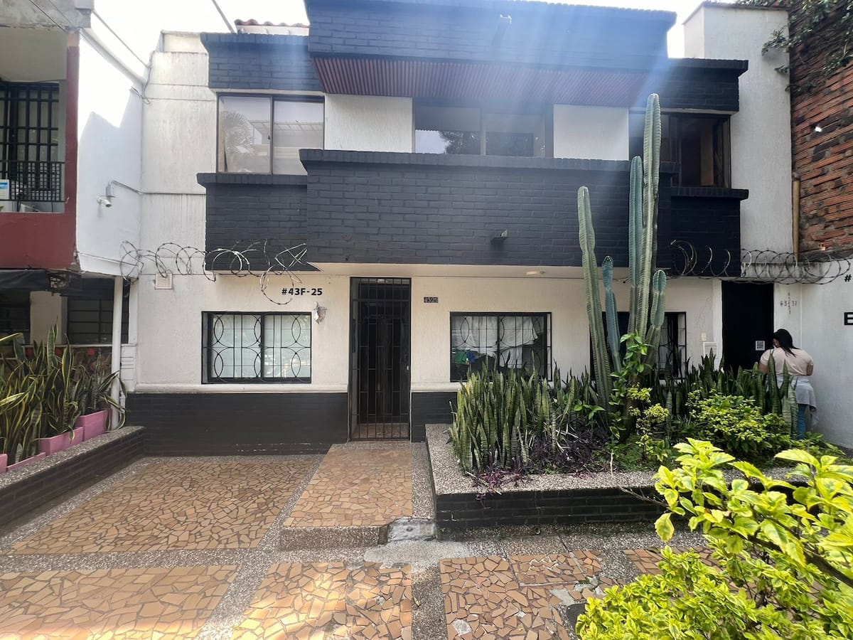 Alojamiento a minutos de Provenza en Medellín M201