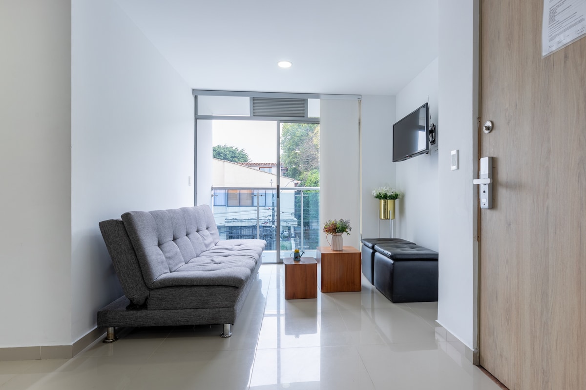 Moderno departamento de 3 dormitorios • Balcón • Estacionamiento • Cerca de Laureles