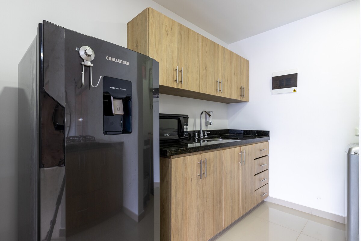 Moderno departamento de 3 dormitorios • Balcón • Estacionamiento • Cerca de Laureles