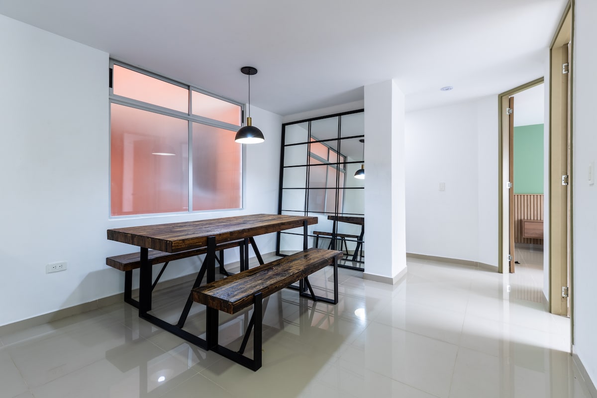 Moderno departamento de 3 dormitorios • Balcón • Estacionamiento • Cerca de Laureles